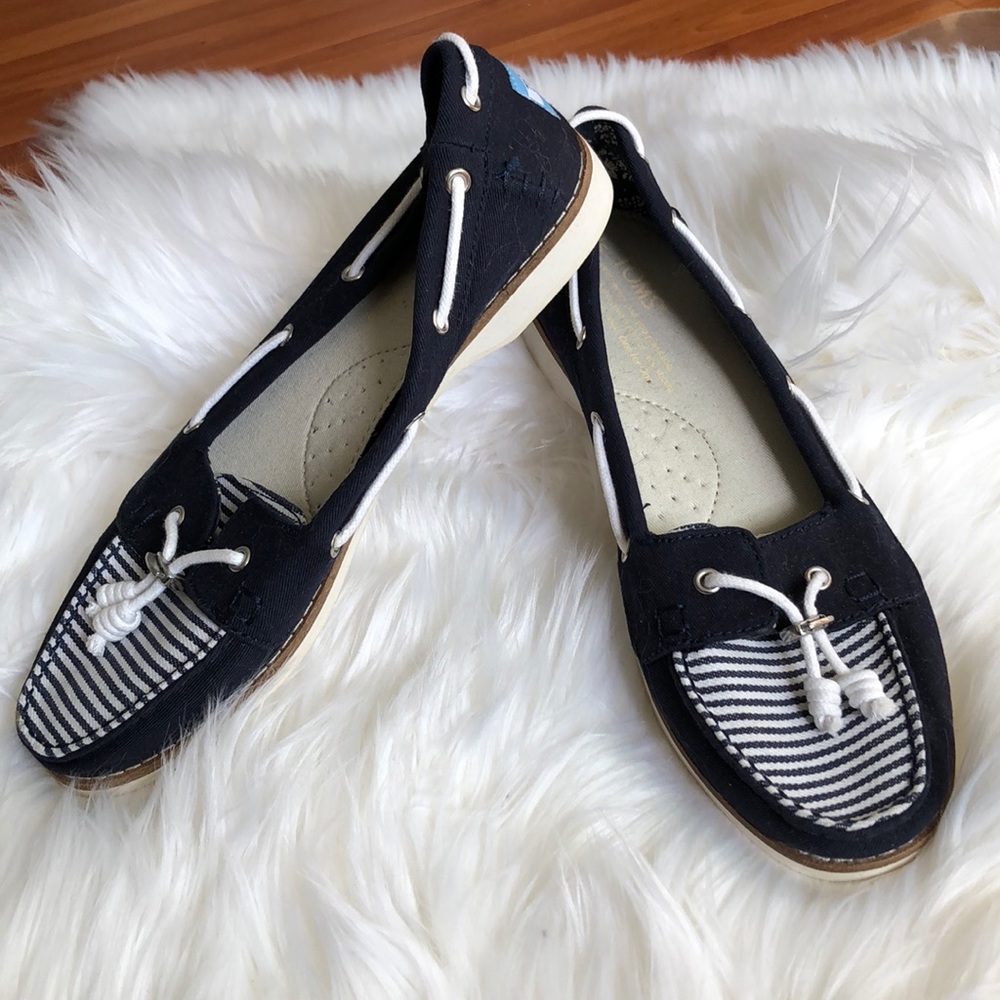 Brand new! Toms shoes in “navy blue/white”